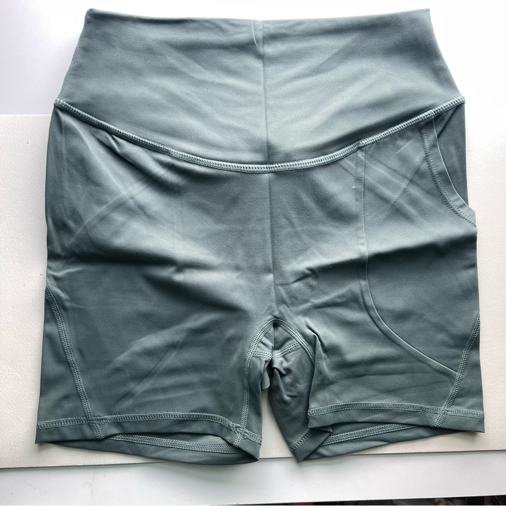 Ilus label medium confidence shorts - 4.5